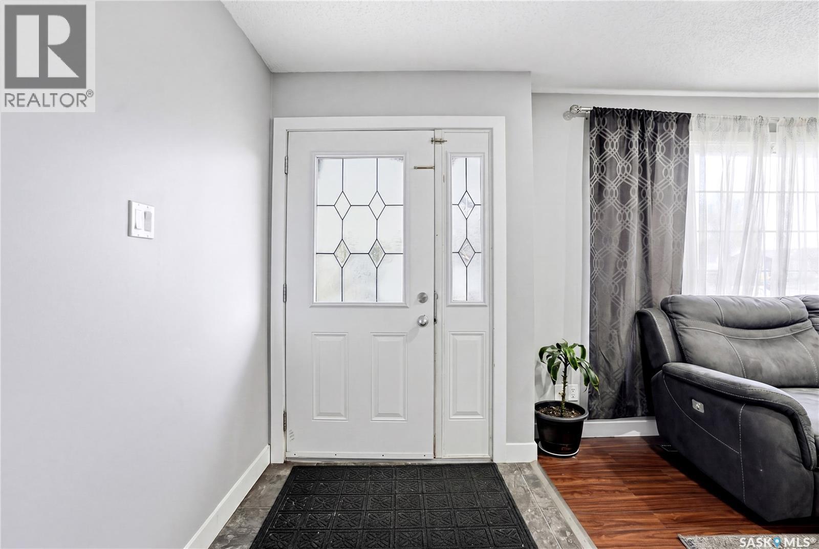 330 Devonshire Crescent, Saskatoon, SK, S7L5V8 photo 3