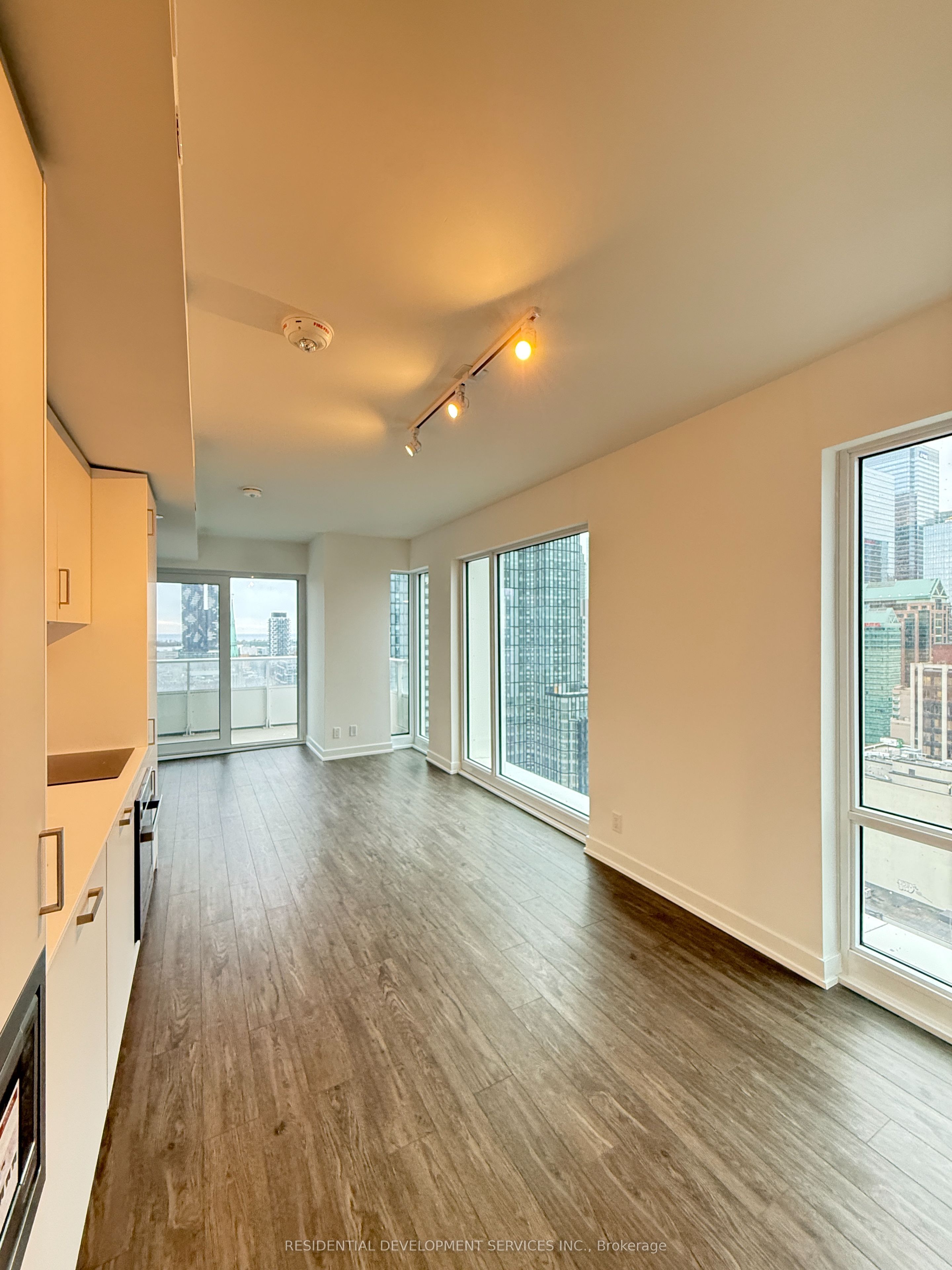 Additional image 3 of 2110-88 Queen Street, Toronto, ON, M5C 0B6