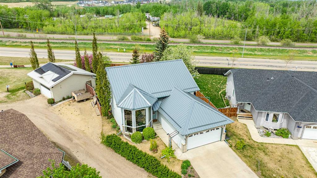 25 Fern Glade Crescent, Sylvan Lake, AB, T4S 1Z6