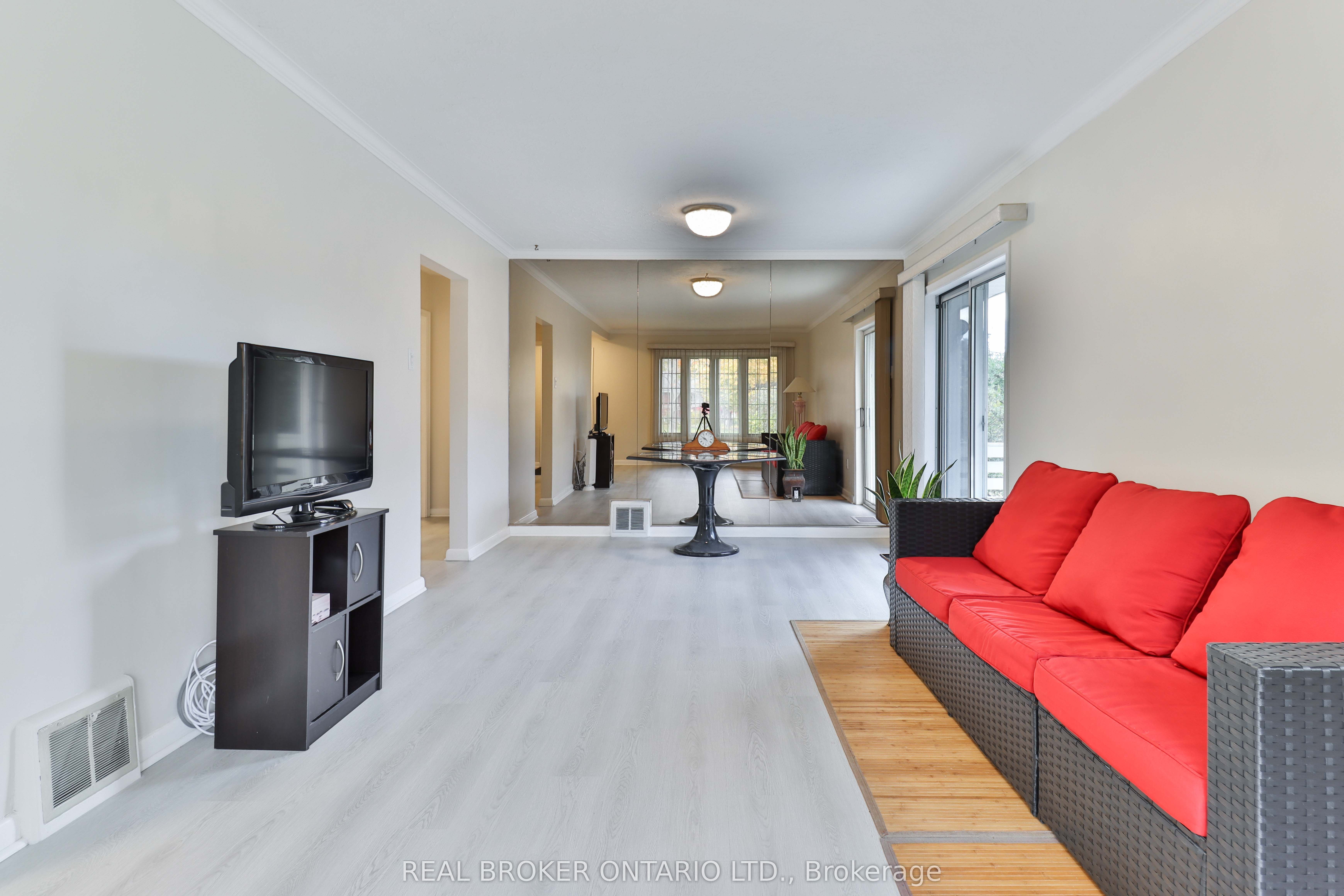 Additional image 3 of 32 Christina Crescent, Toronto, ON, M1R 4H6