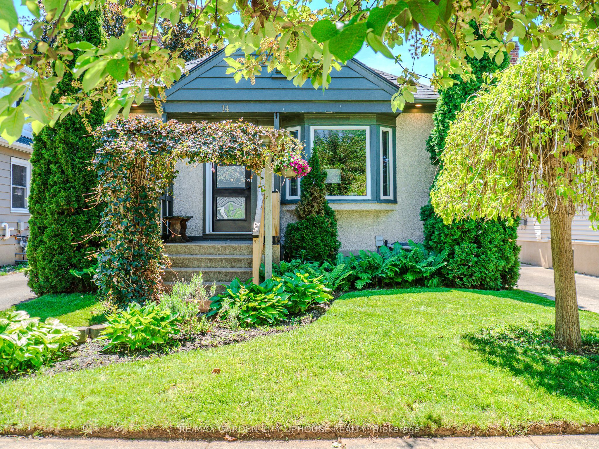 14 Spruce Street, St. Catharines, ON, L2R 1B3