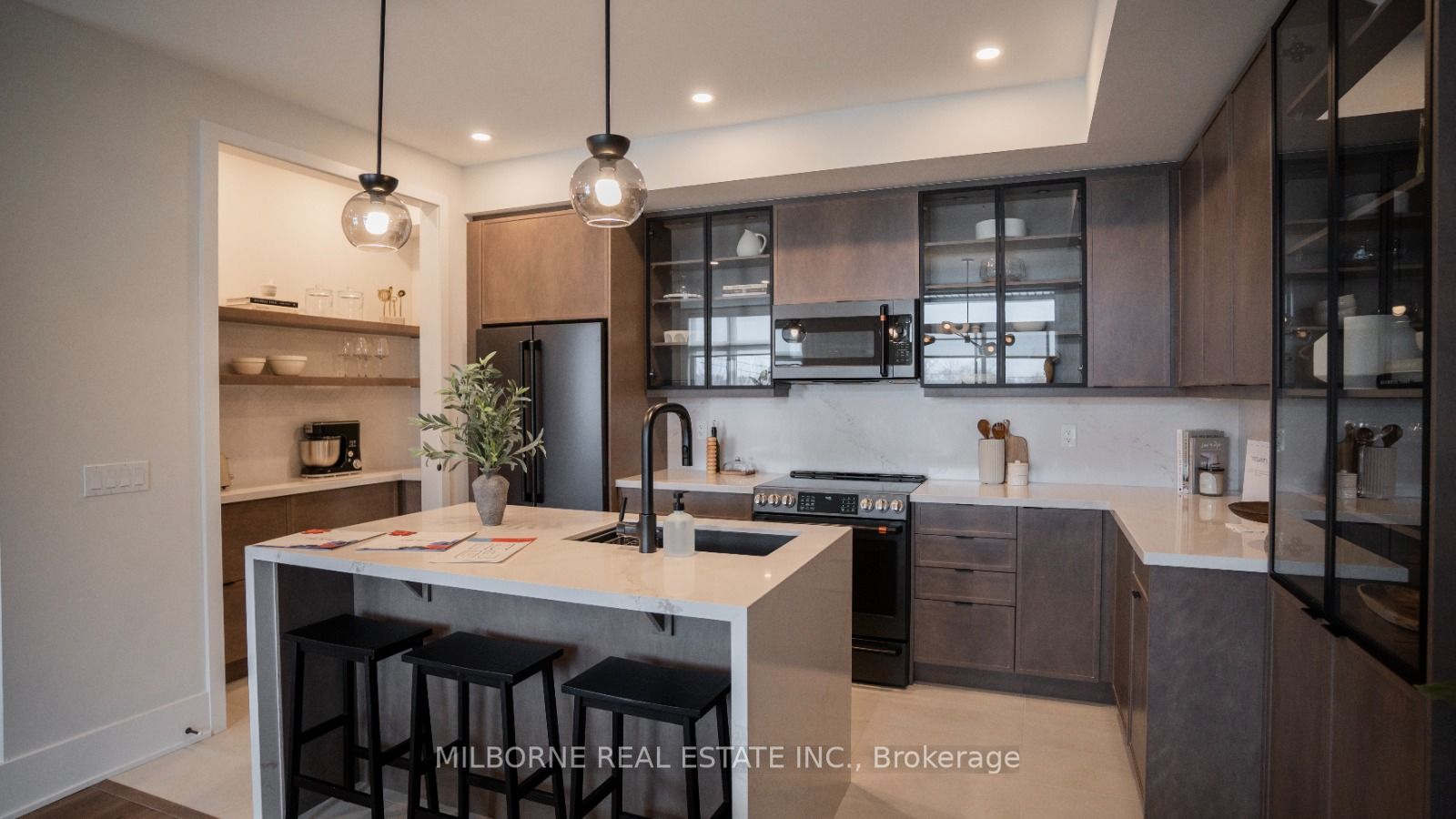 8 Arthur Plaxon Way, Markham, ON, L6E 2E5