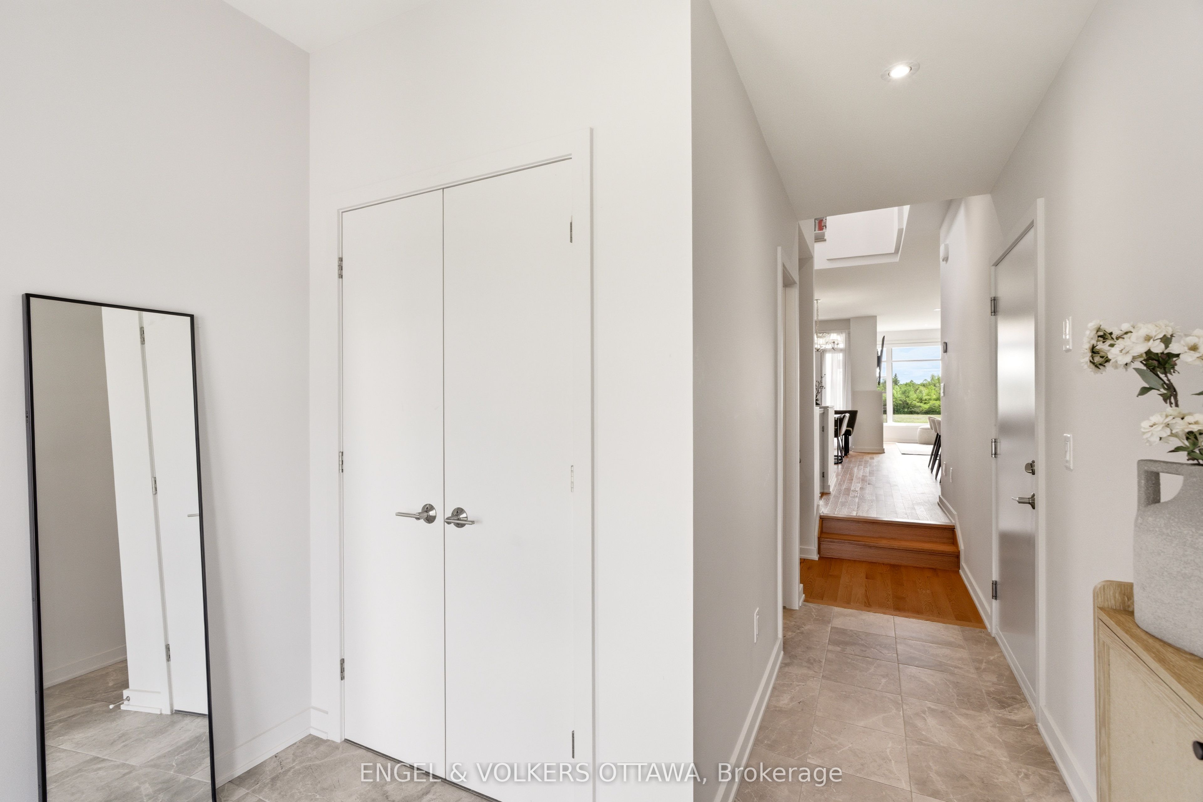 Additional image 4 of 256 Shuttleworth Drive, Ottawa, ON, K1T 0T4