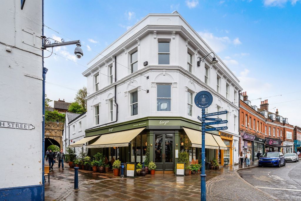2 bed flat for saleMadison House, Church Street, Reigate RH2