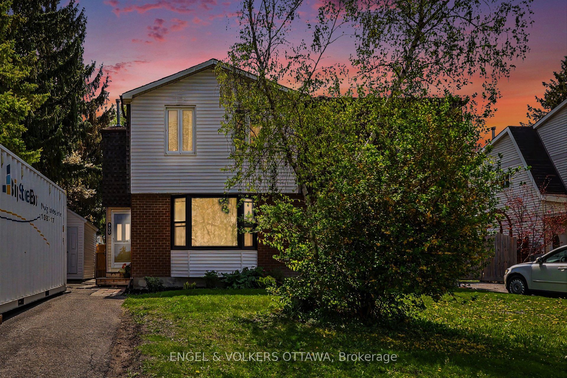 900 Borland Drive, Ottawa, ON, K1E 1X5
