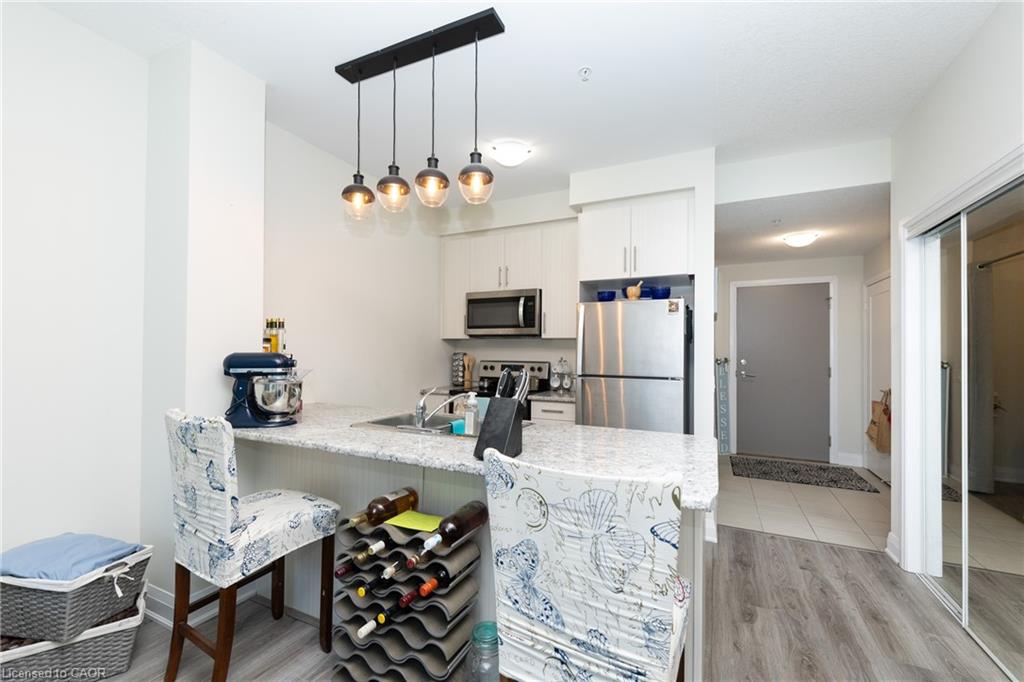 209-16 Concord Place, Grimsby, ON, L3M 0J1 photo 3