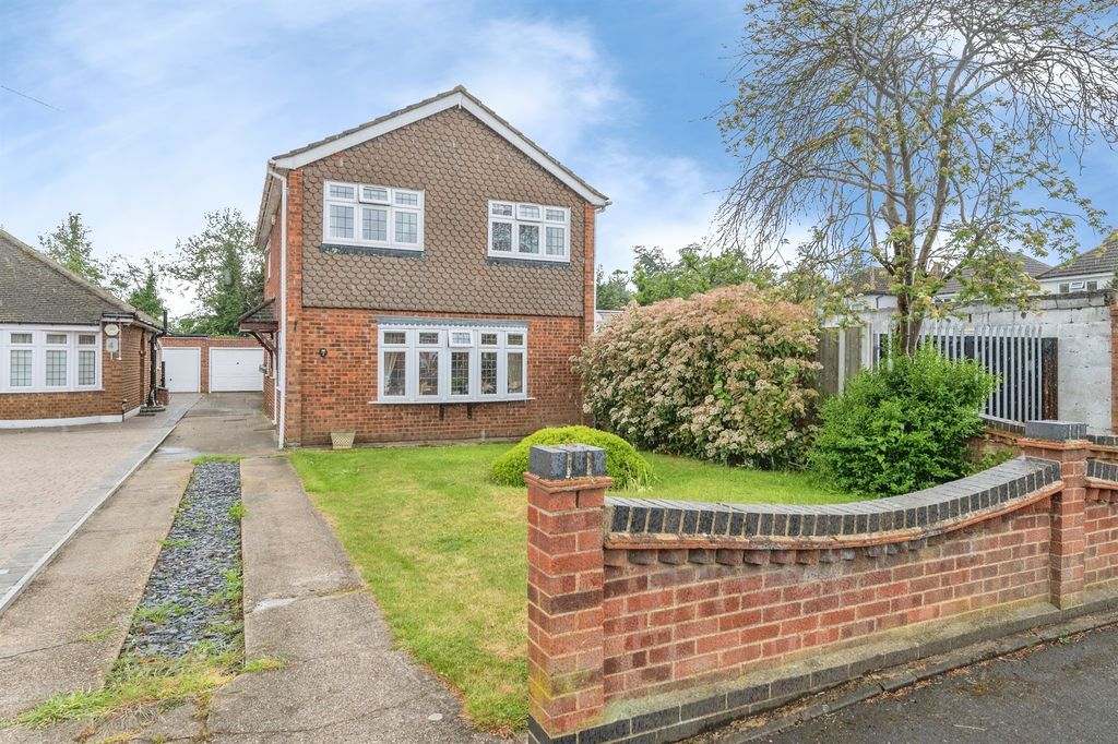 3 bed detached house for saleOreston Road, Rainham RM13