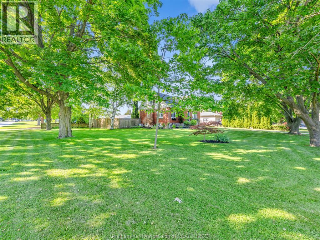 27 Jackson Drive, Chatham, ON, N7L2N9 photo 2