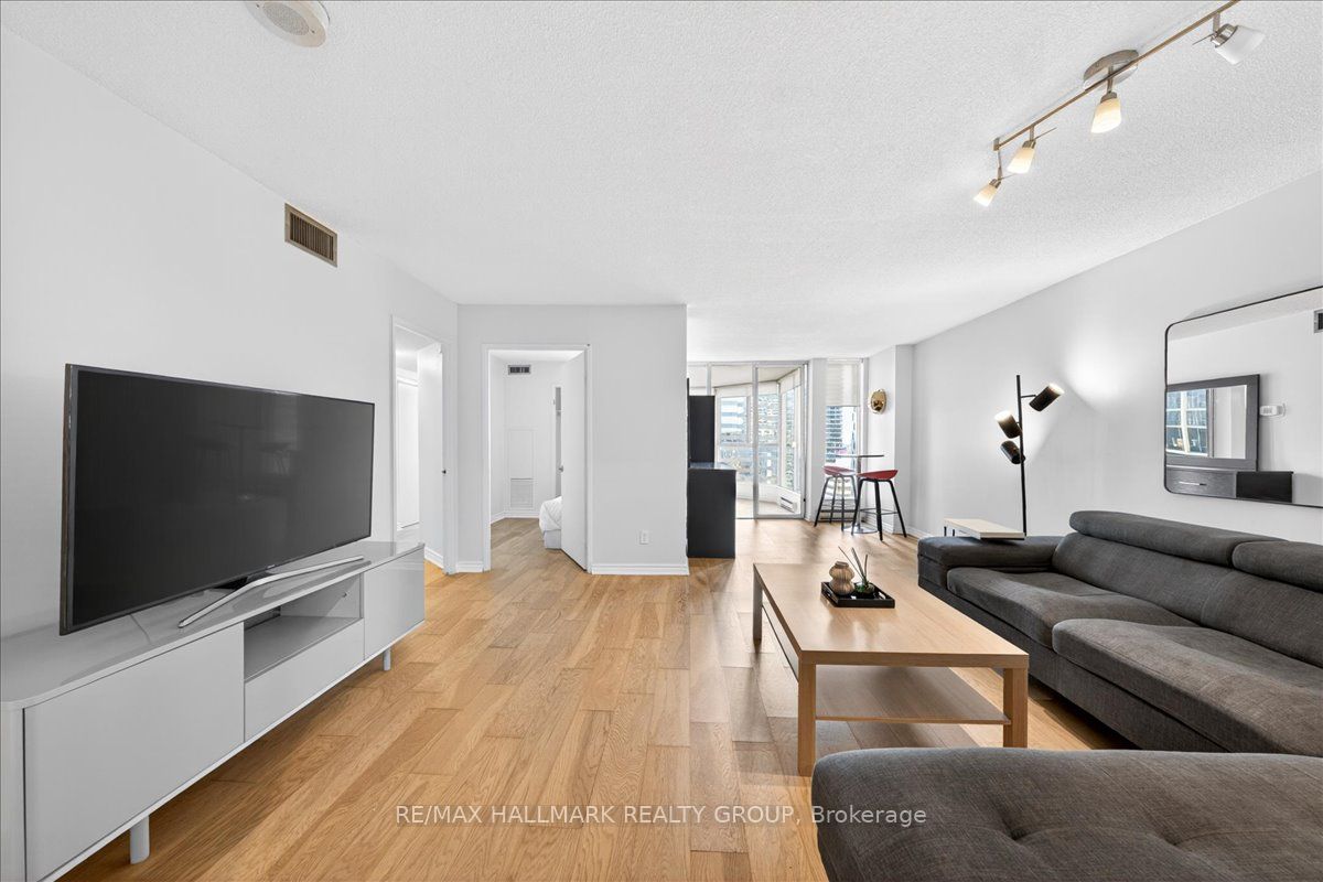 Additional image 5 of 1506-55 Centre Avenue, Toronto, ON, M5G 2H5