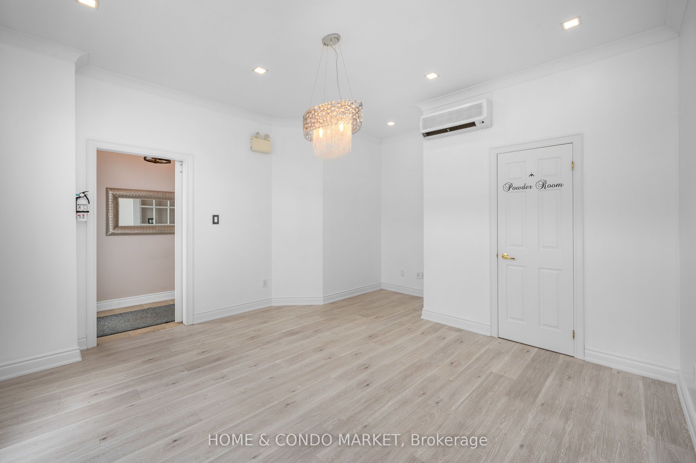 Additional image 4 of 3-194 Lakeshore Road W, Mississauga, ON, L5H 1G6