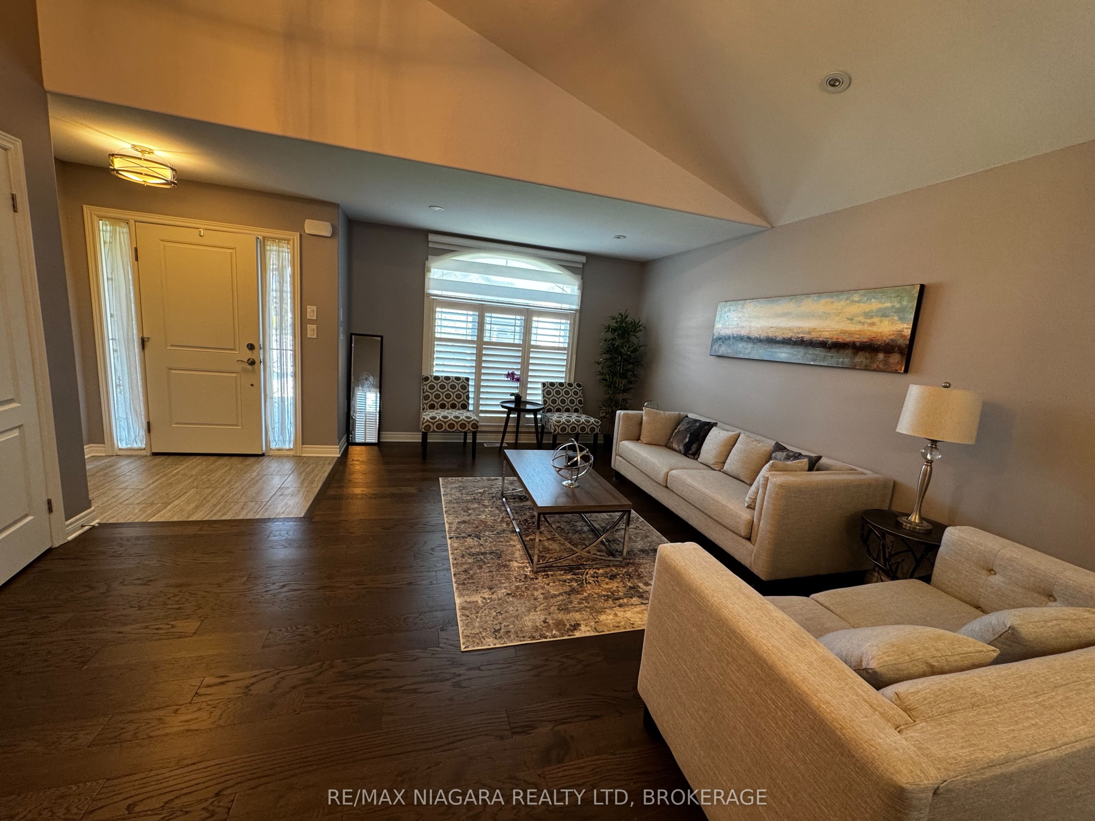 6352 Sam Lorfida Drive, Niagara Falls, ON, L2G 5Z3 photo 2