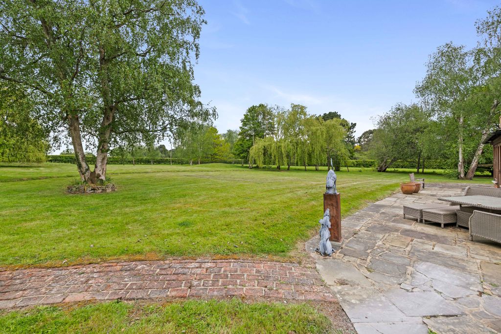 Additional image 19 of 5 bed detached house for saleRef: Gk - Lodge Lane, Redhill RH1