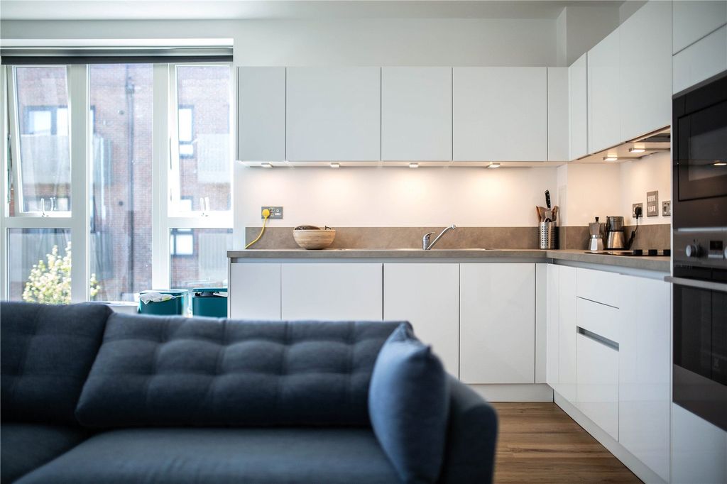 Additional image 5 of 2 bed flat for saleCorys Road, Rochester, Kent ME1