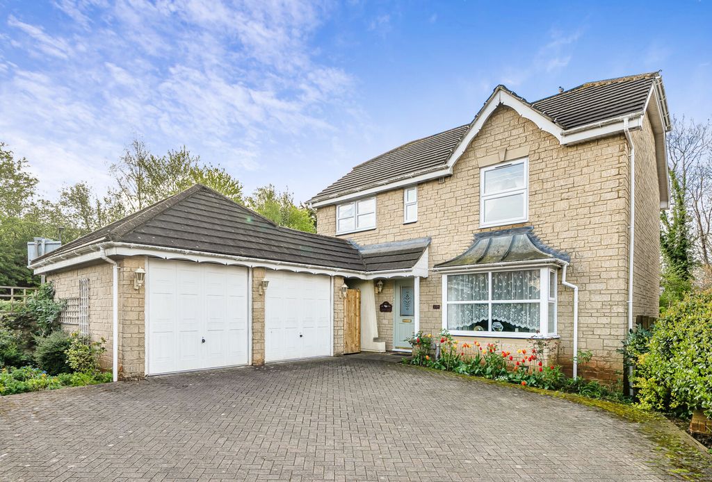 4 bed detached house for saleThicket Mead, Midsomer Norton, Radstock, Somerset BA3