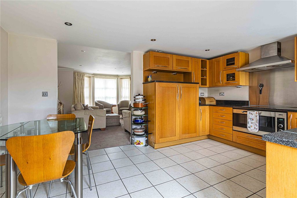 Additional image 18 of 2 bed flat for saleWatling Street, Radlett, Hertfordshire WD7