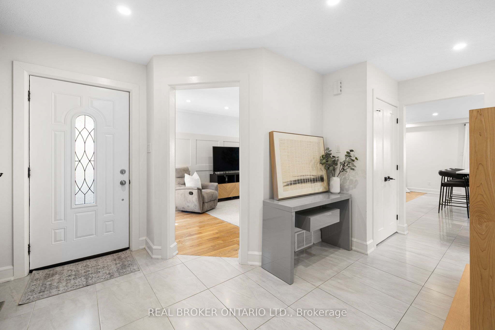 Additional image 4 of 2058 Wildflower Drive, Ottawa, ON, K1E 3R3