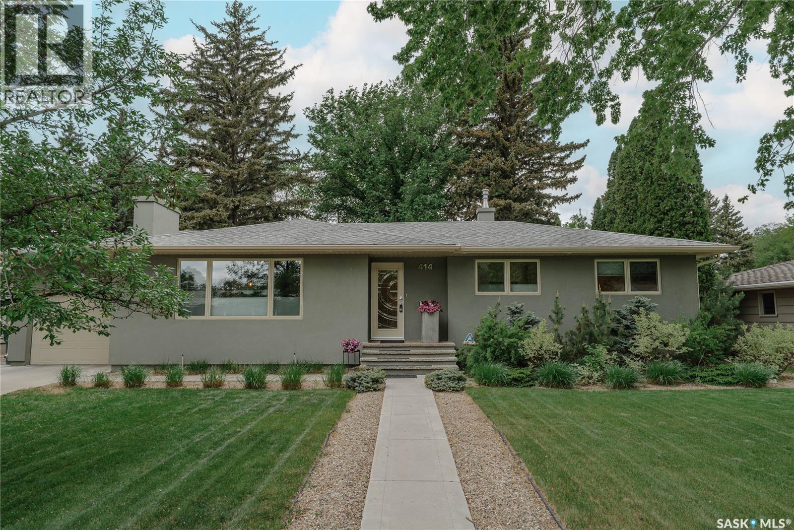 414 Lake Crescent, Saskatoon, SK, S7H3A4 photo 2