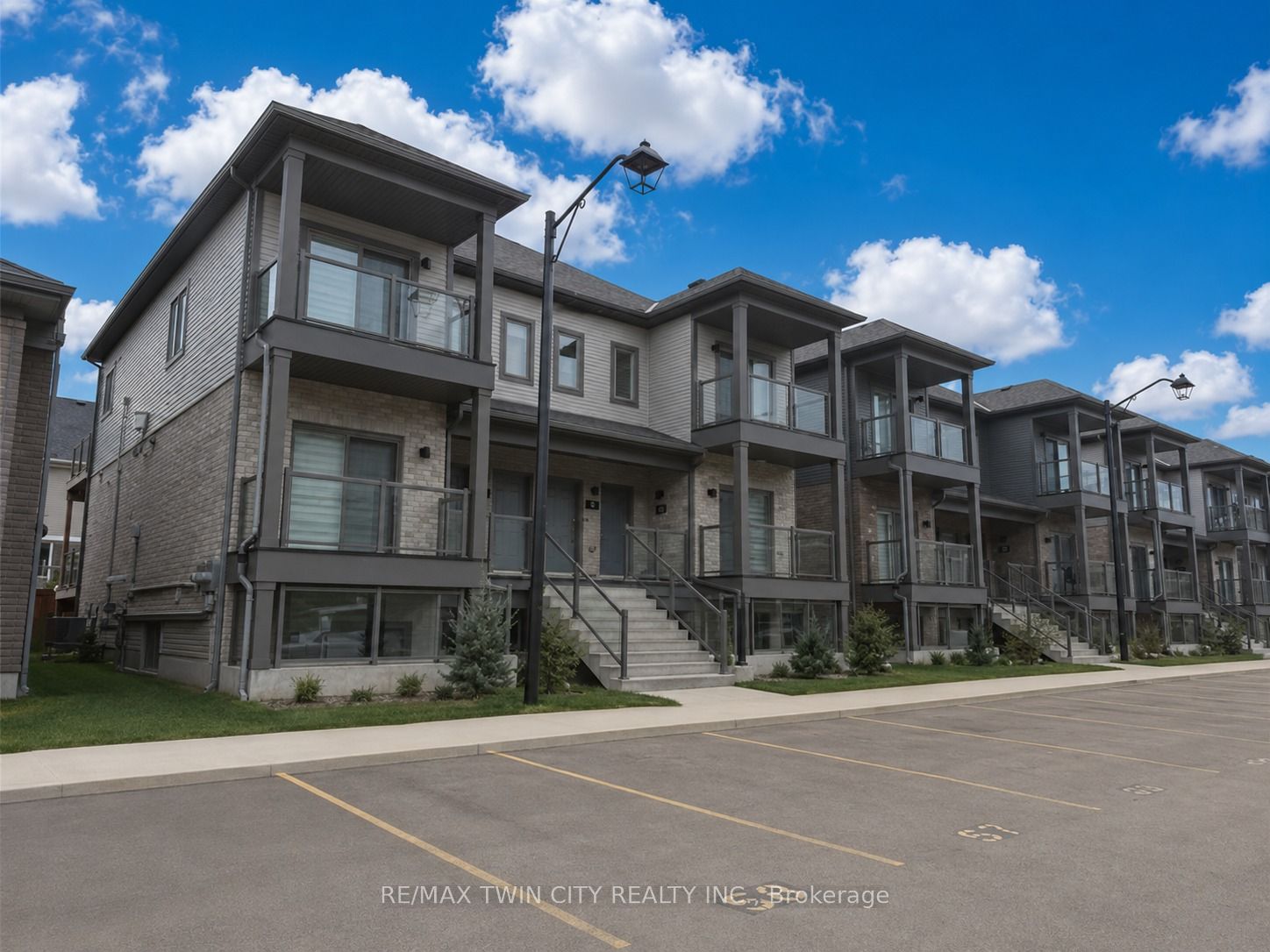 32-205 West Oak Trail, Kitchener, ON, N2R 0R9