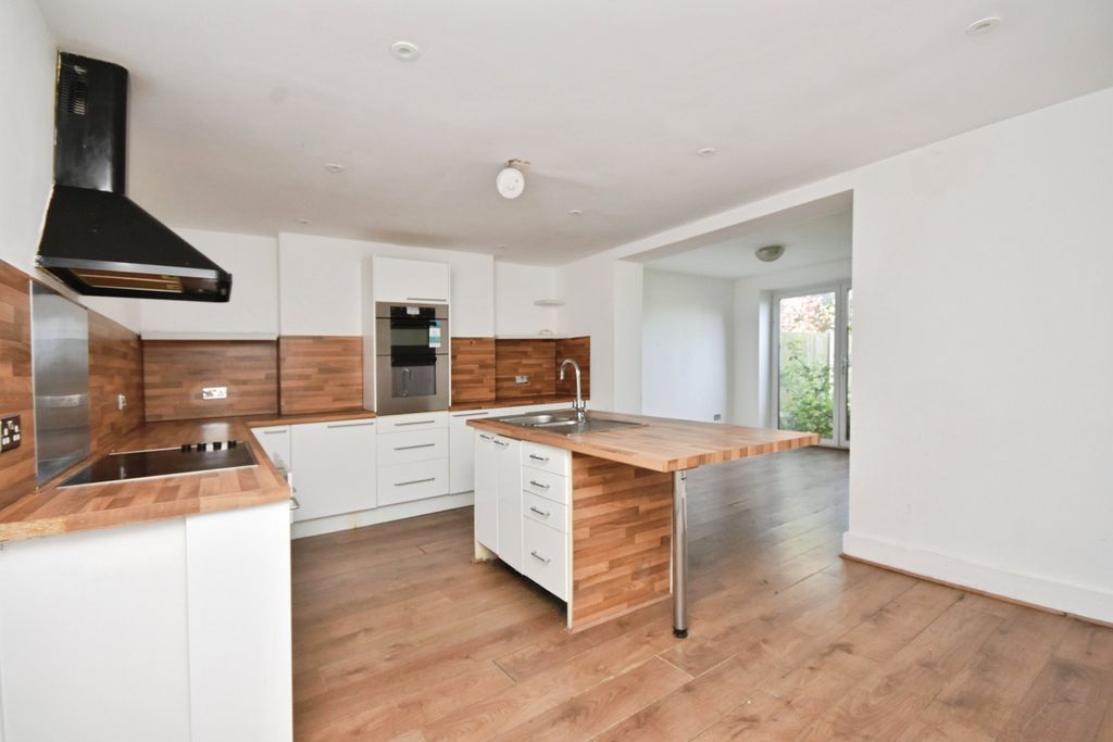 Additional image 2 of 8 bed flat for saleArklow Square, Ramsgate, Kent CT11