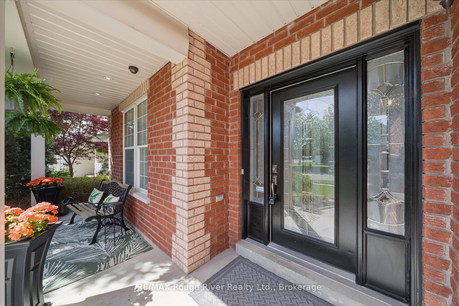 8 Briggs Crescent, Whitby, ON, L1M 0H5 photo 3