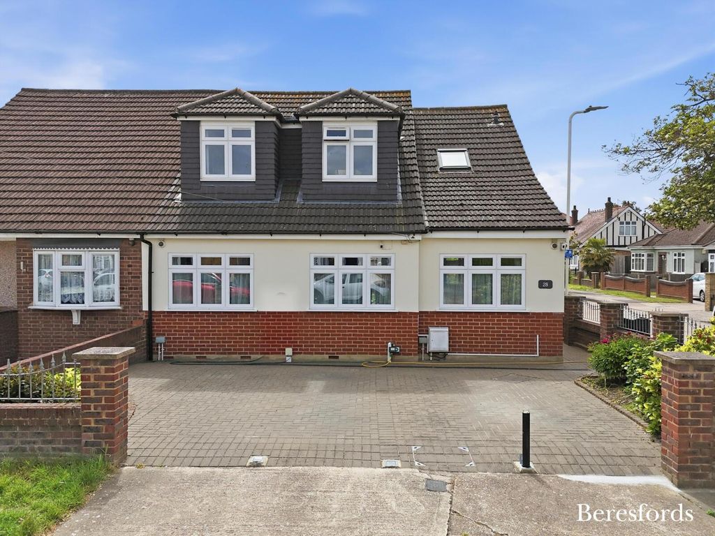 3 bed semi-detached house for saleArterial Avenue, Rainham RM13