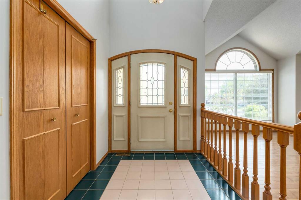 183 Edgevalley Circle NW, Calgary, AB, T3A 4X8 photo 2