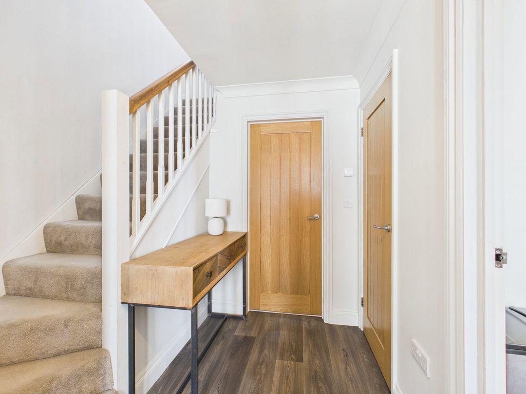 3 bed link detached house for salePark Rosmoran, Treleigh, Redruth TR16 photo 2