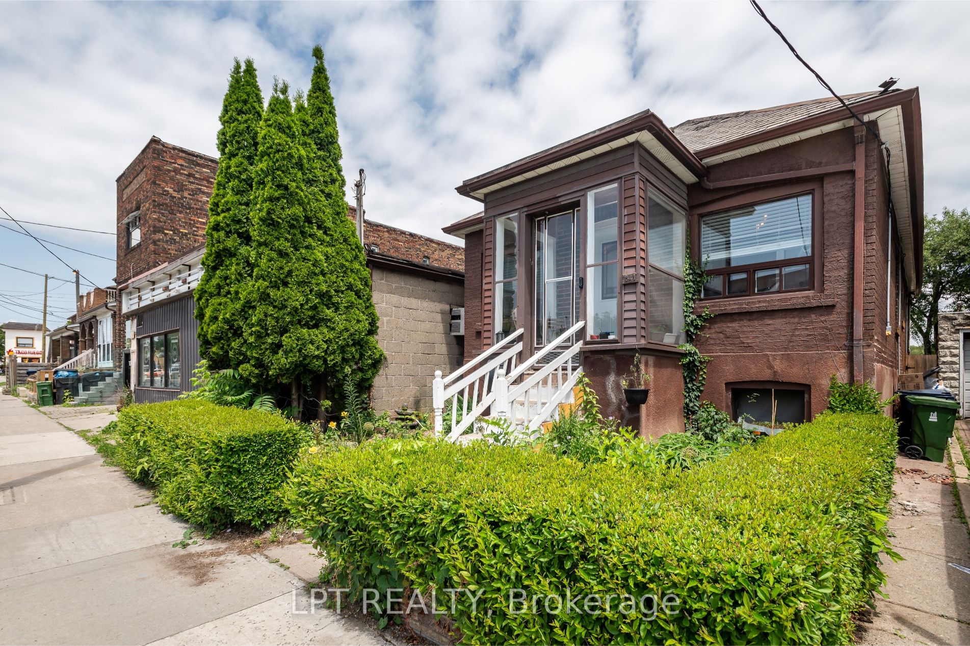 541 Vaughan Road, Toronto, ON, M6C 2R2