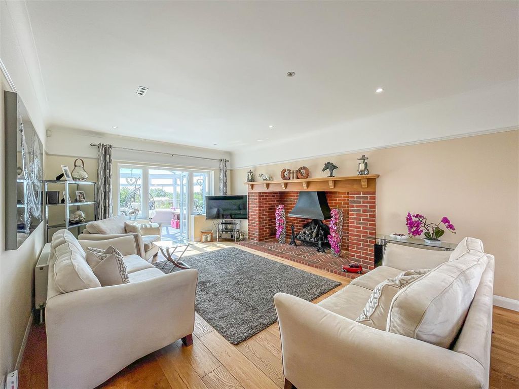 Additional image 8 of 5 bed detached house for saleAshingdon Heights, Rochford SS4