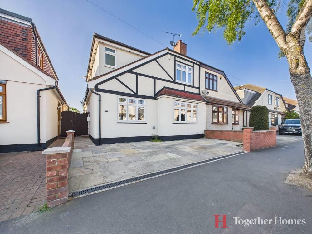 4 bed semi-detached house for saleBlacksmiths Lane, Rainham RM13