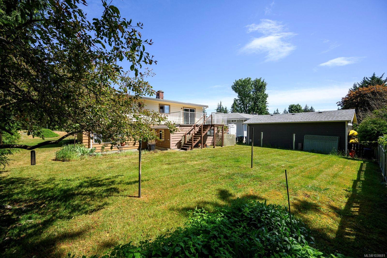 1617 Robb Avenue, Comox, BC, V9M 2Y3 photo 3