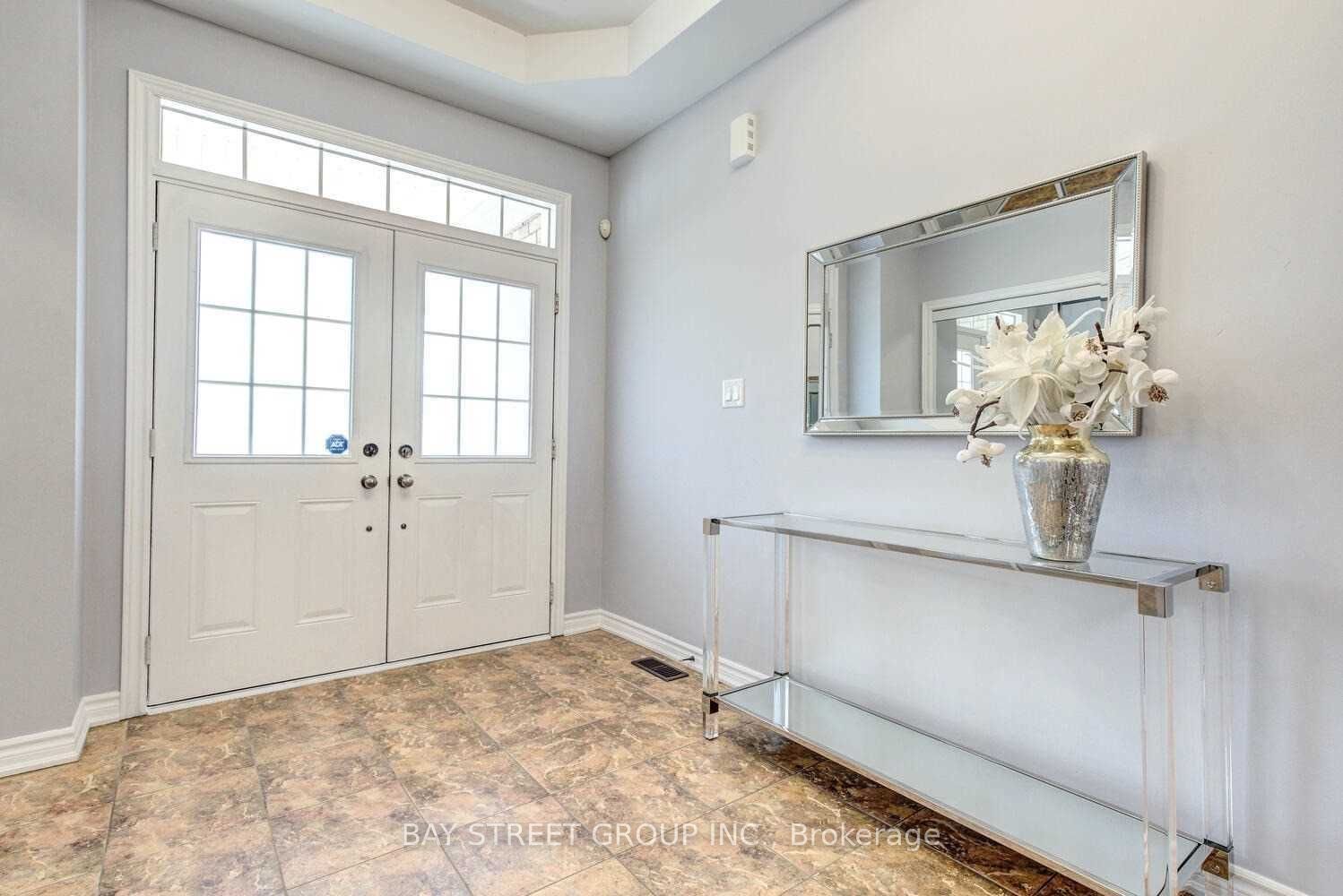 Upper-134 Ascalon Drive, Vaughan, ON, L6A 0M4 photo 2