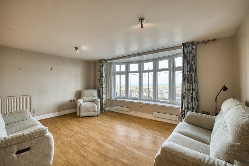 3 bed flat for saleSion Hill, Ramsgate, Kent CT11 photo 3