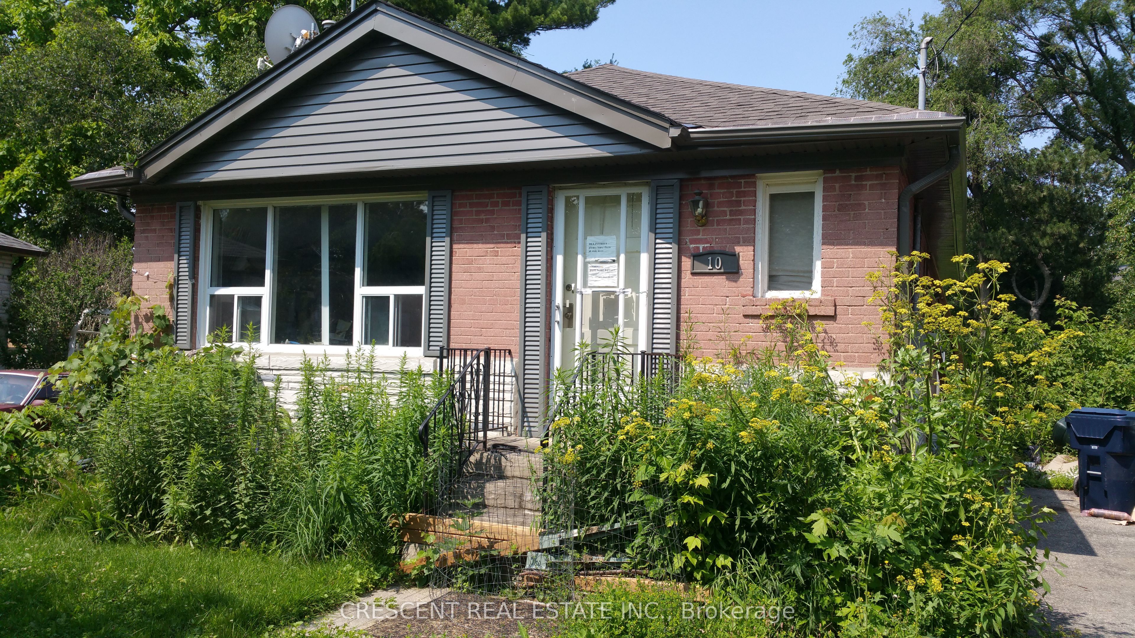 10 Shaver Court, Toronto, ON, M9B 4P5