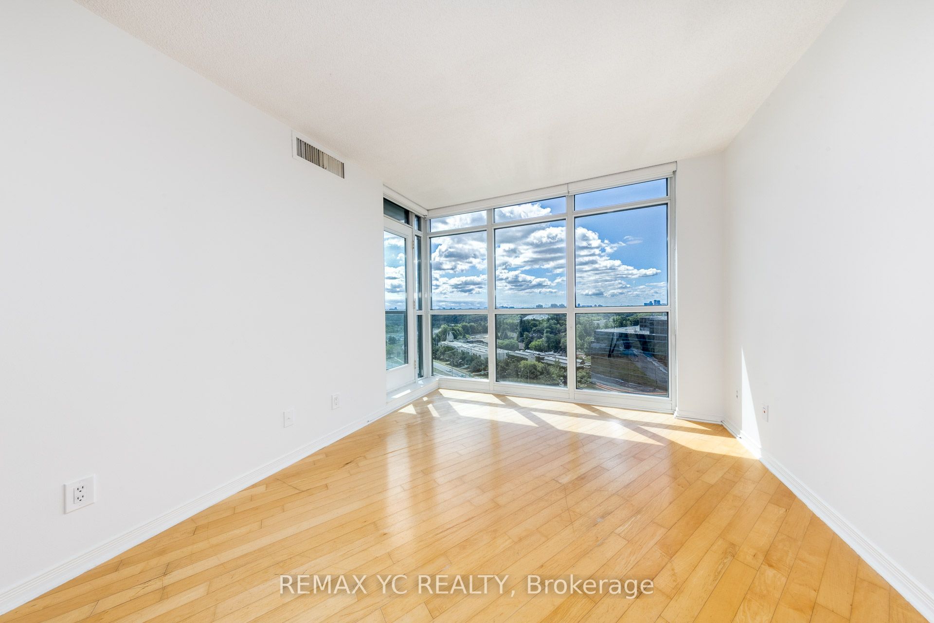 Additional image 4 of 1605-28 Harrison Garden Boulevard, Toronto, ON, M2N 7B5