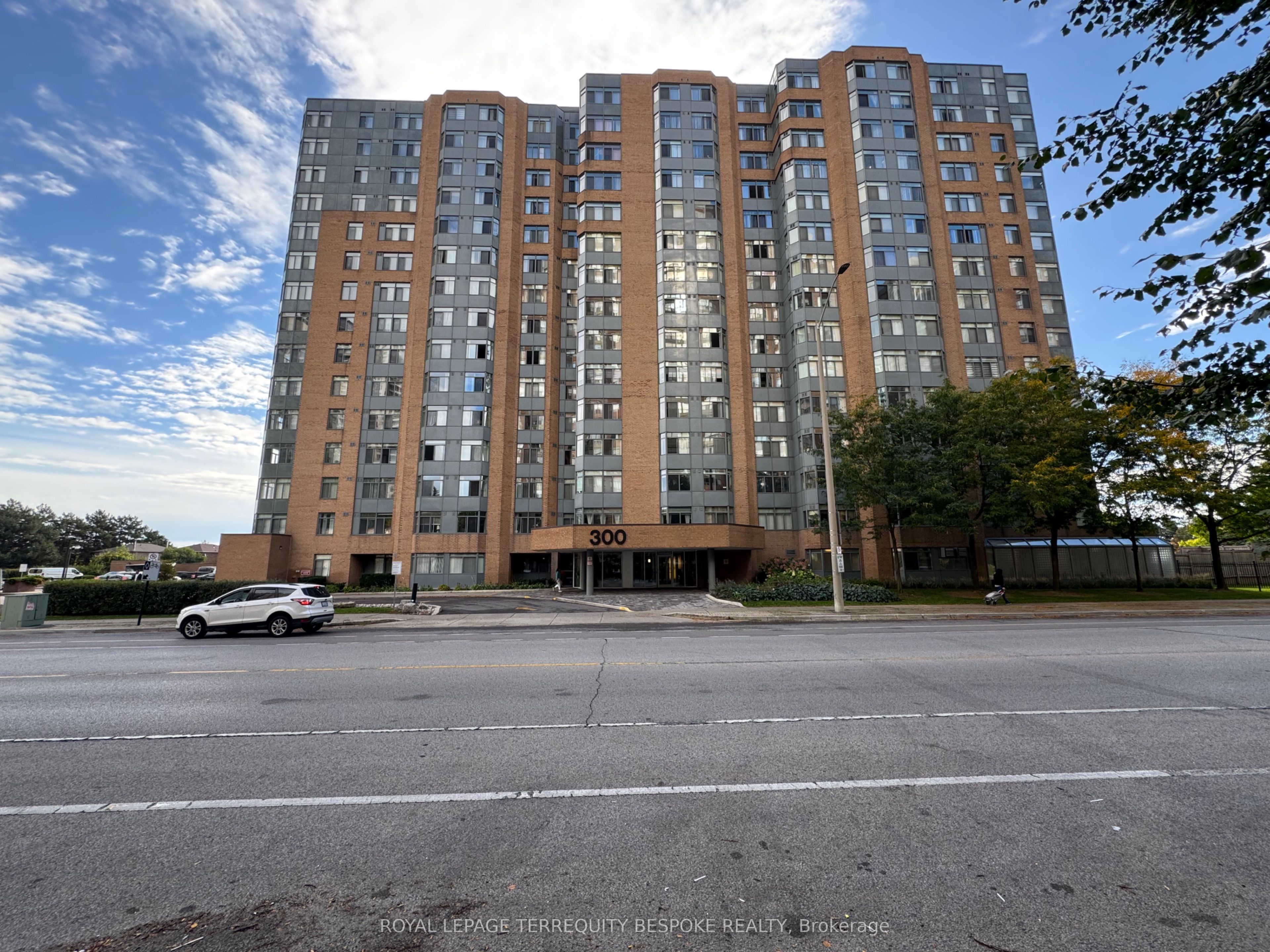 1003-300 Webb Drive, Mississauga, ON, L5B 3W3