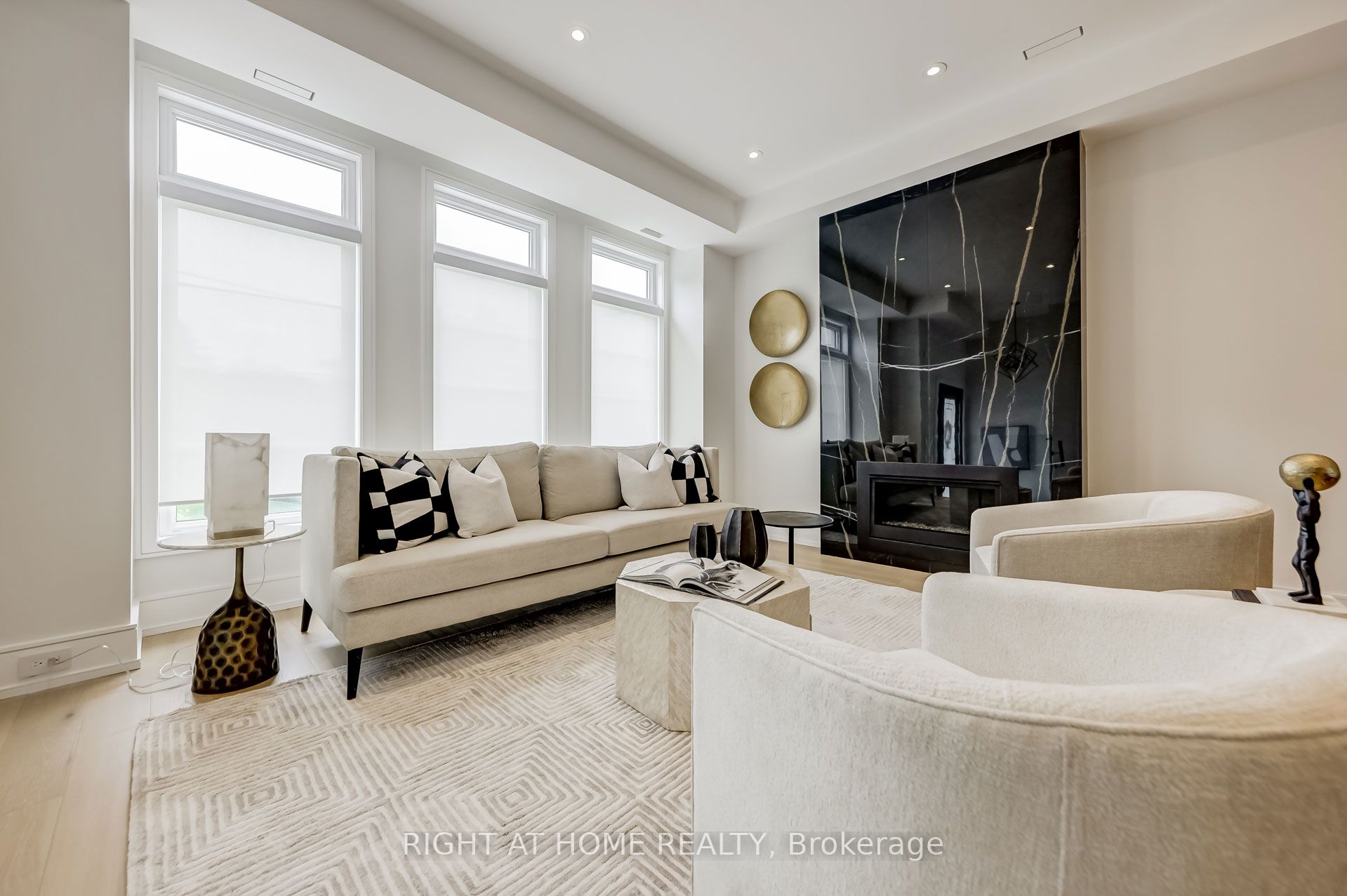102 Parklea Drive, Toronto, ON, M4G 2J8 photo 5