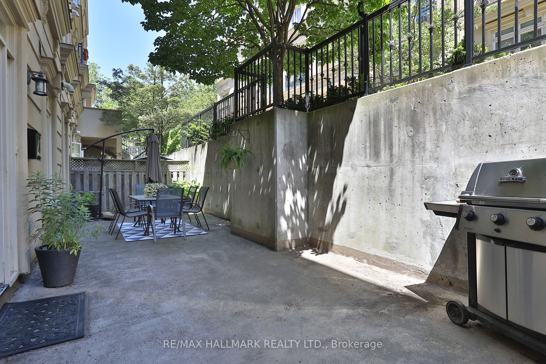 Th 10-78 Carr Street, Toronto, ON, M5T 1B7 photo 5