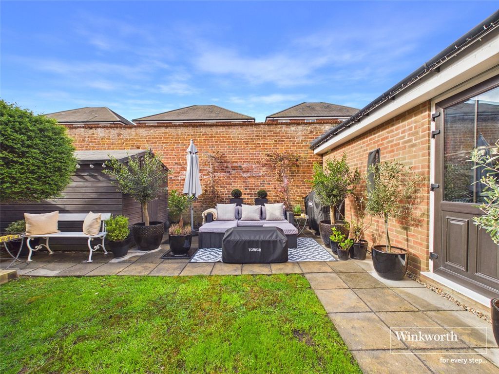 5 bed town house for saleTutor Crescent, Earley, Reading RG6 photo 5