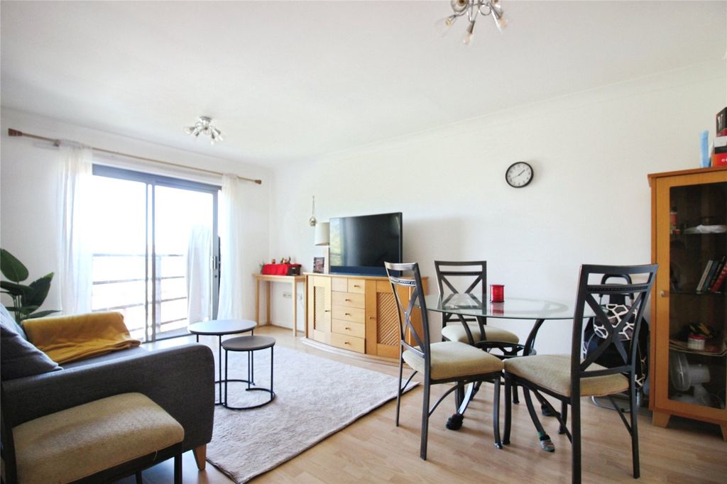 Additional image 2 of 2 bed flat for saleQuadrant Court, Jubilee Square, Reading RG1