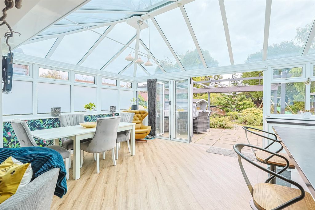 Additional image 7 of 4 bed detached bungalow for saleEthelbert Road, Rochford SS4