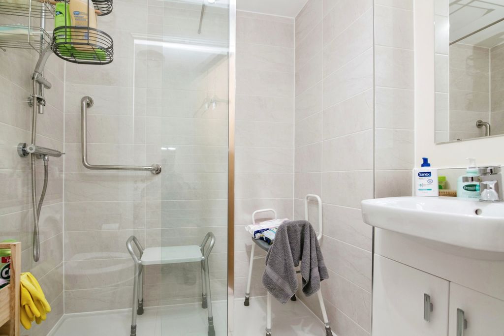 Additional image 4 of 2 bed flat for saleClive Road, Redditch, Worcestershire B97