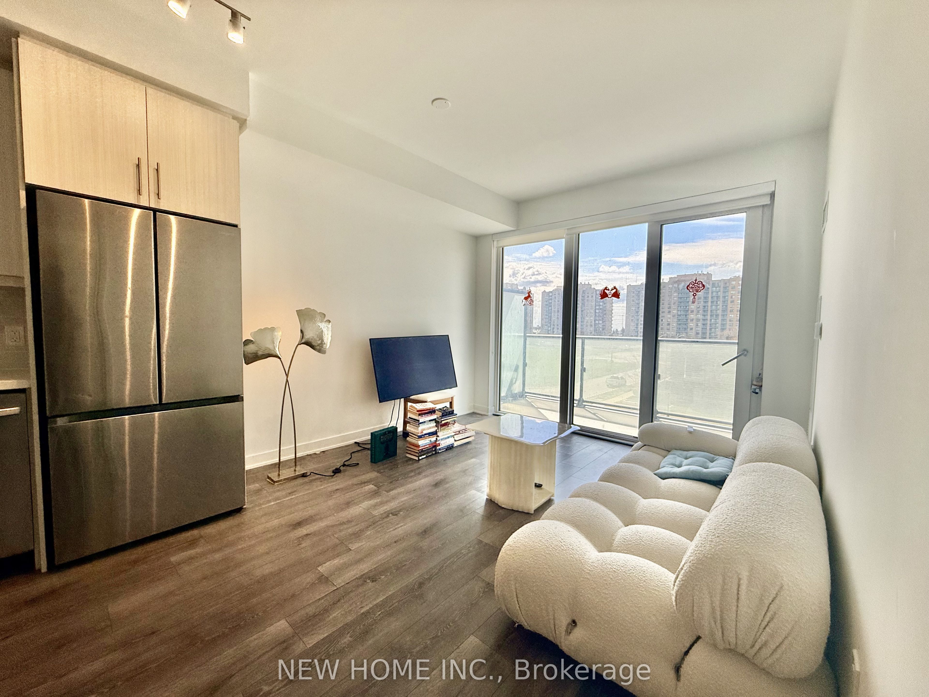 306-105 Oneida Crescent, Richmond Hill, ON, L4B 0H6 photo 3