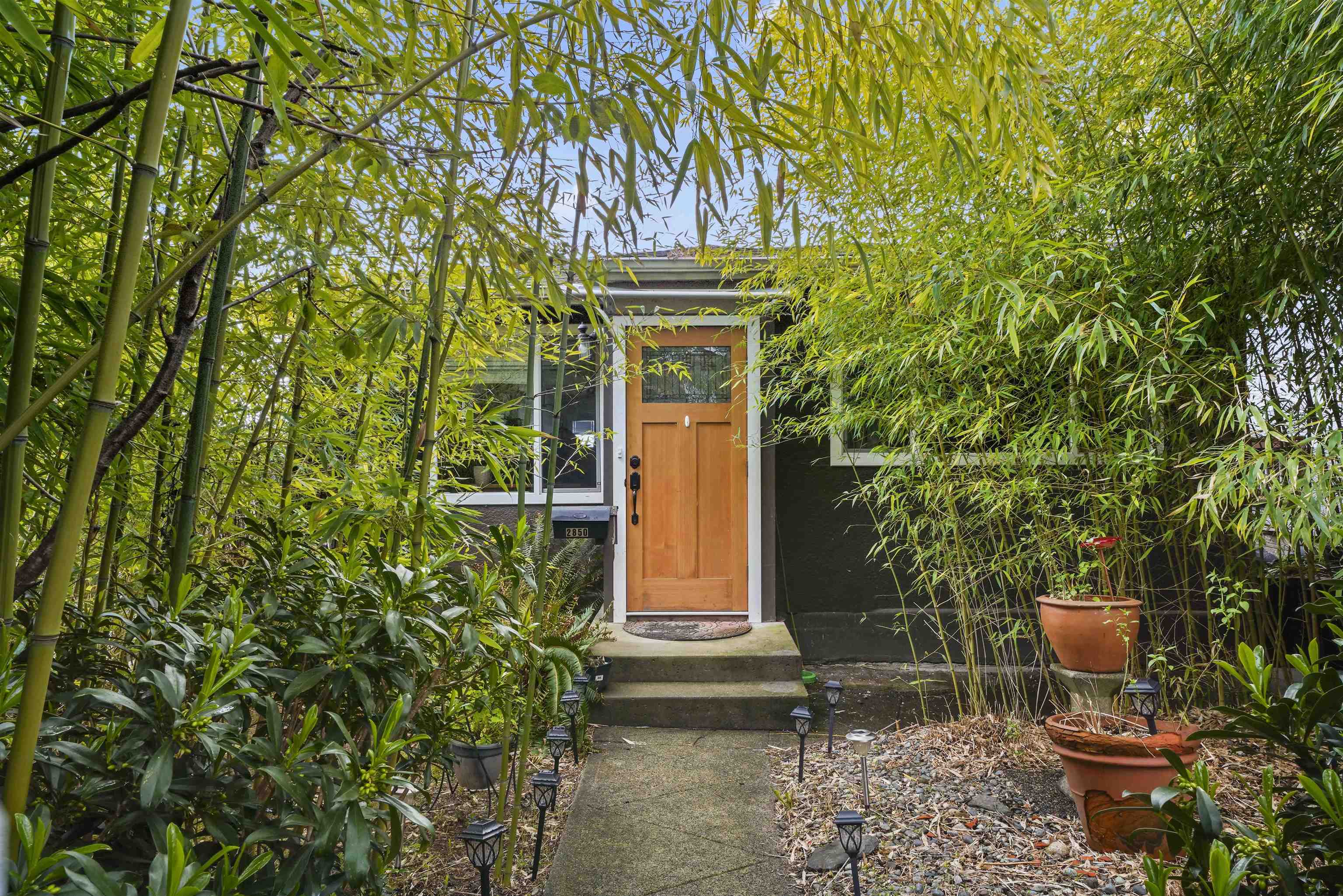 2850 6th Avenue E, Vancouver, BC, V5M 1R8