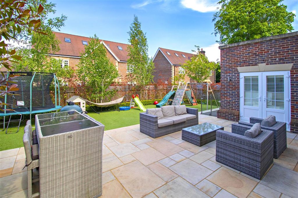 Additional image 27 of 6 bed detached house for saleSpencer Close, Radlett, Hertfordshire WD7