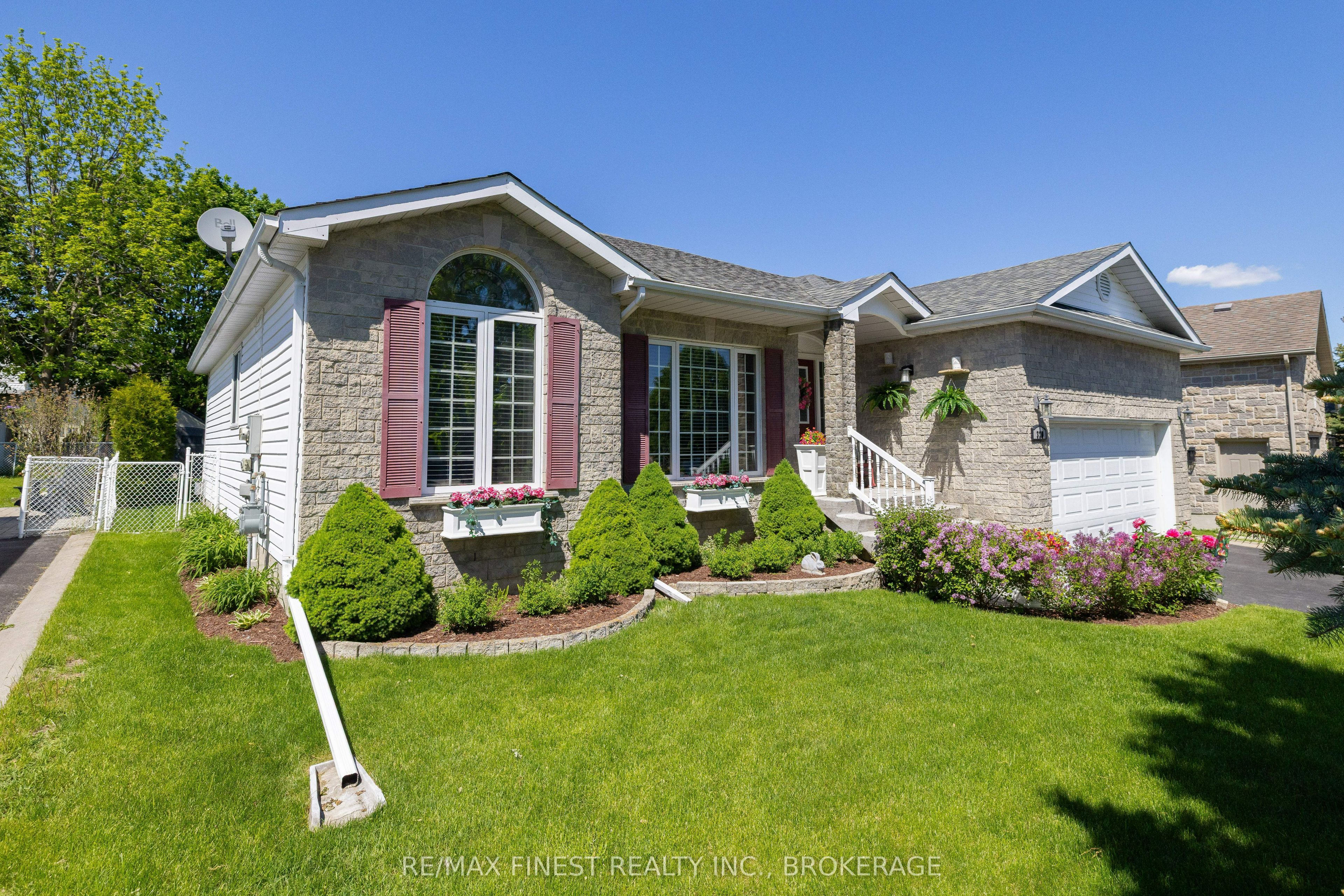 320 Friarhill Crescent, Kingston, ON, K7M 8P4 photo 2