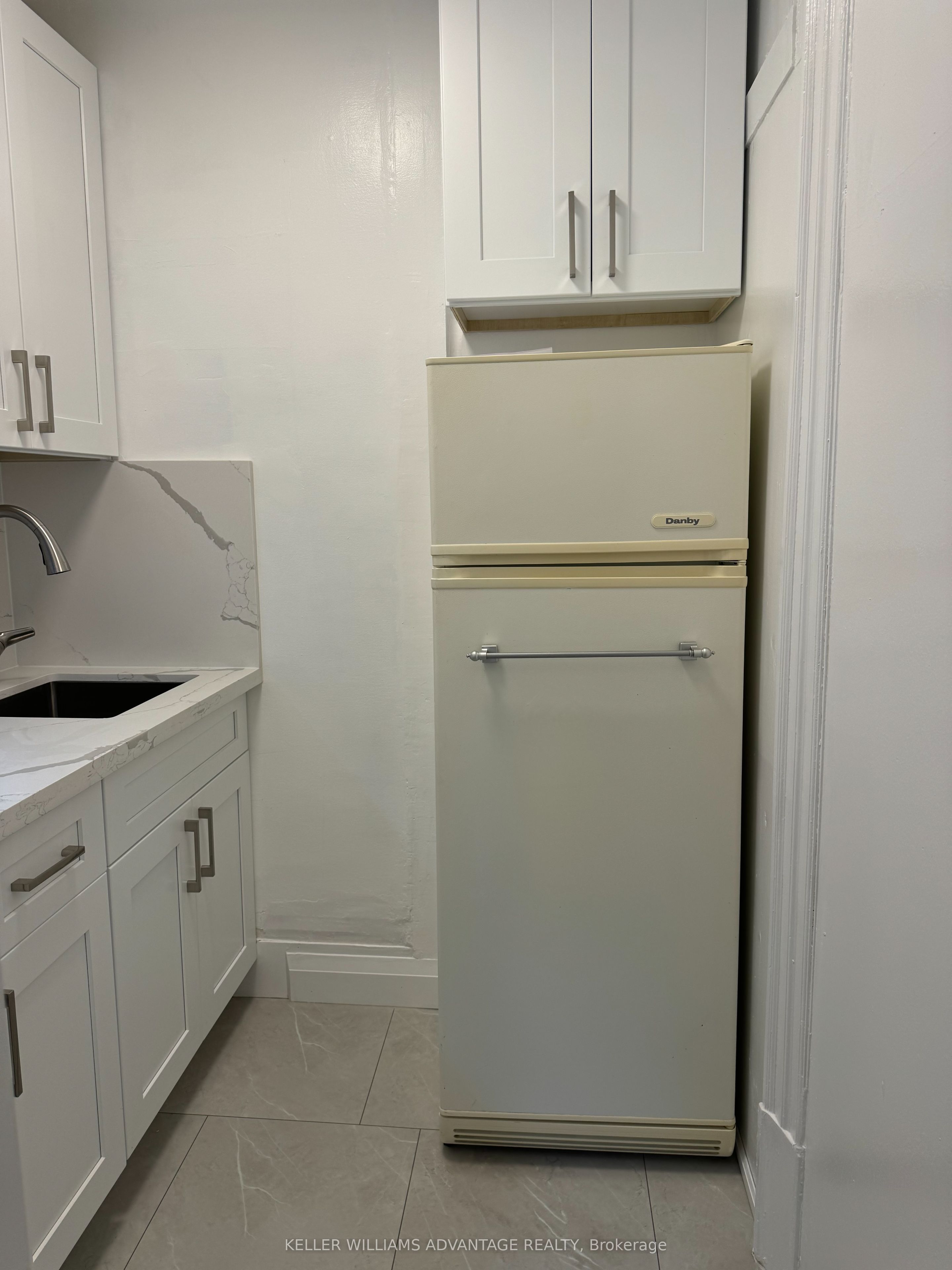 Studio-347 Walmer Road, Toronto, ON, M5R 2Y3 photo 3