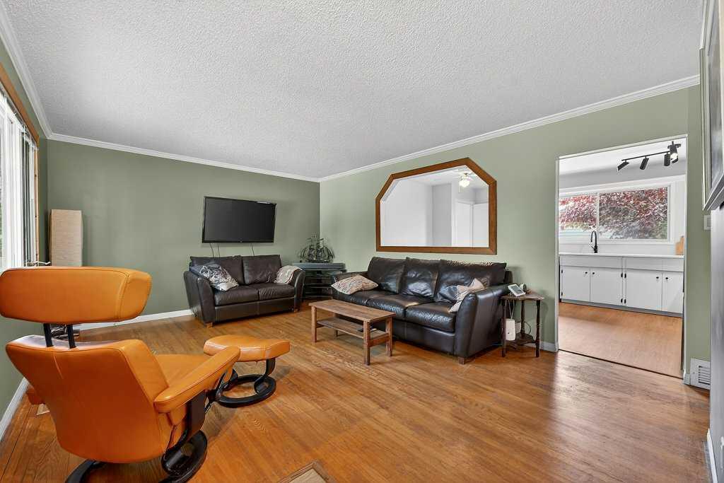 1632 Robson Crescent SE, Calgary, AB, T2A 1Y7 photo 3