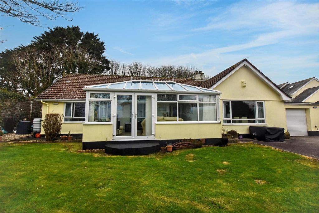 4 bed detached bungalow for salePark Road, Redruth TR15