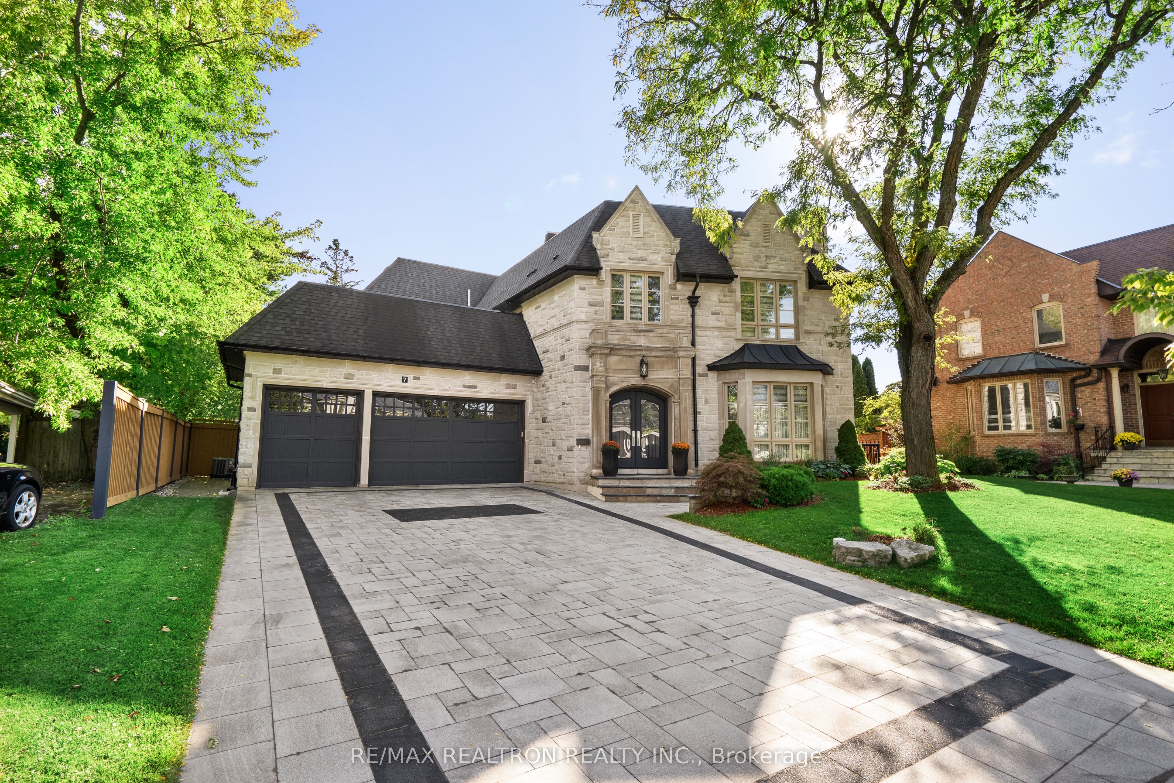 7 Winchfield Place, Toronto, ON, M3B 1L4